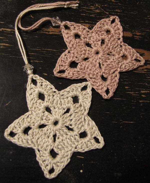 Christmas Stars Crochet Ornament ⋆ Crochet Kingdom