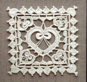 crochet square wth heart