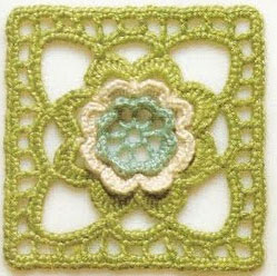 crochet-square-with-flower