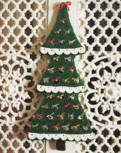 White Border Christmas Tree Crochet Pattern