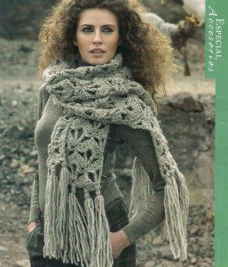 Xxl scarf with long fringes