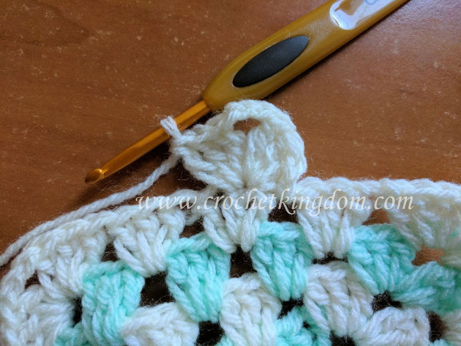 Interesting Granny Square Blanket Tutorial