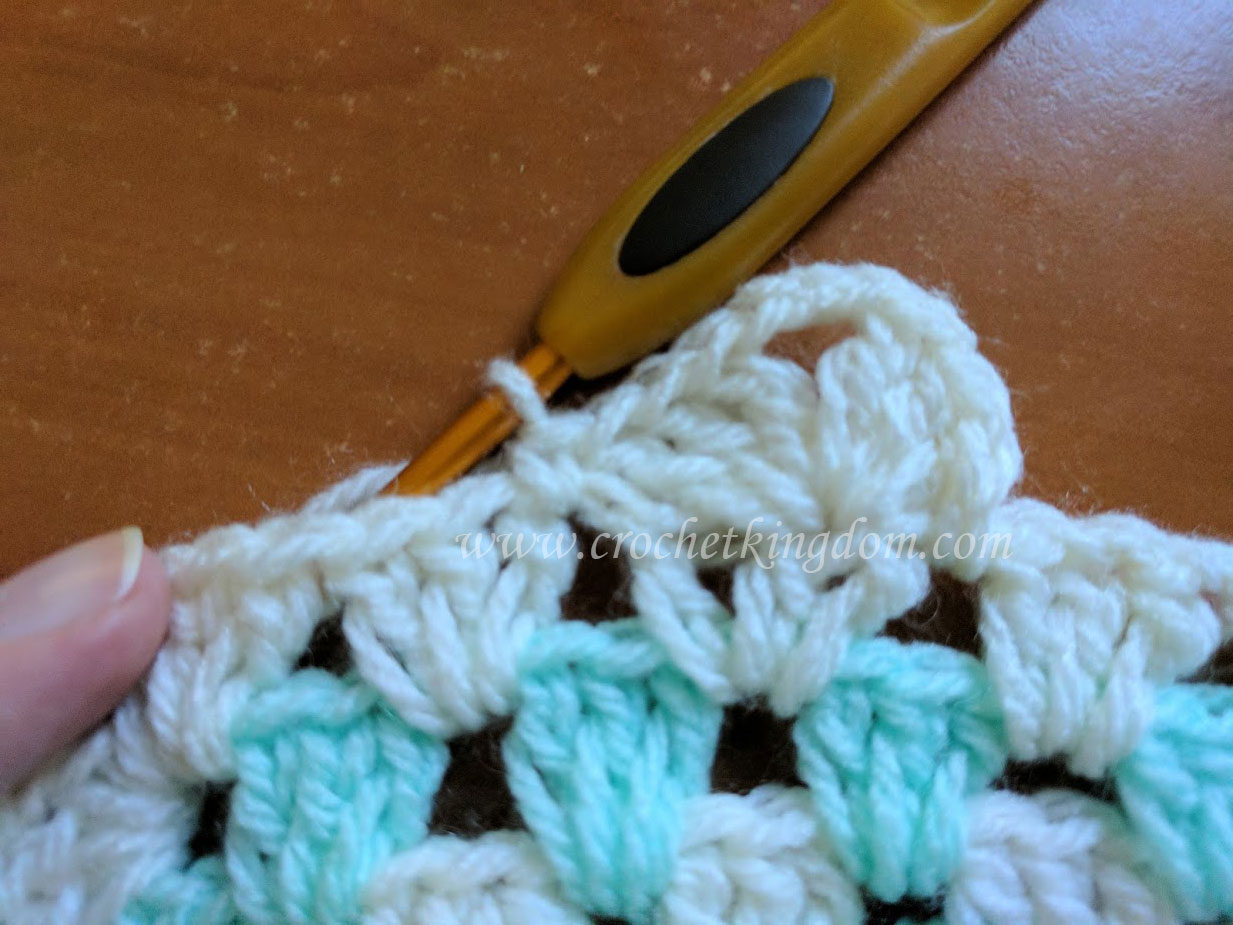 Interesting Granny Square Blanket Tutorial