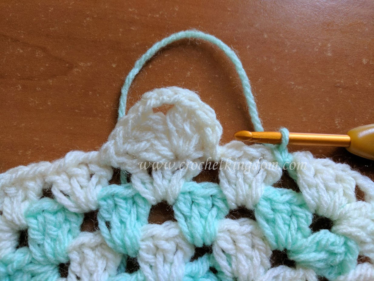 Interesting Granny Square Blanket Tutorial