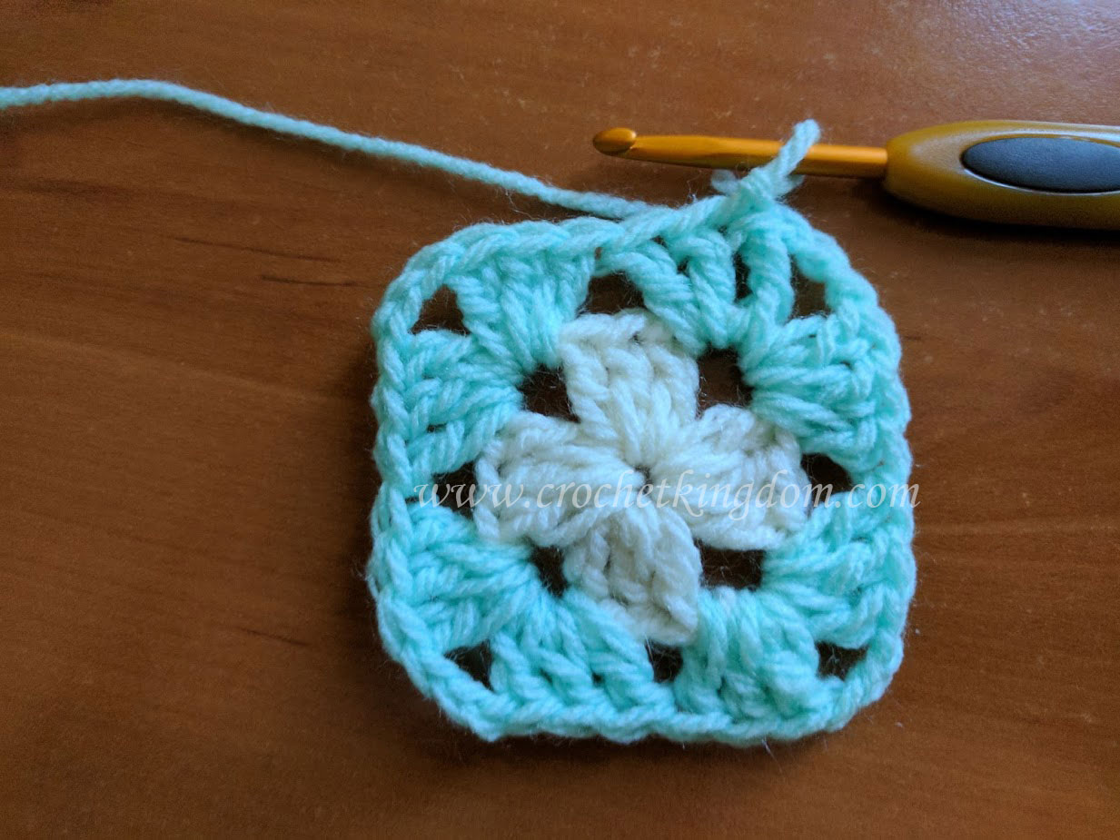 Interesting Granny Square Blanket Tutorial