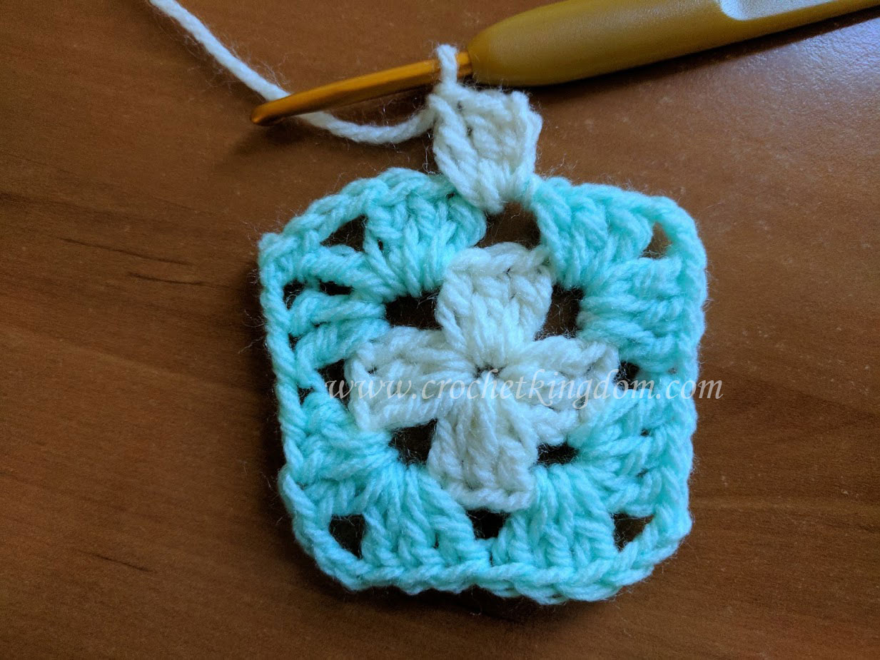 Interesting Granny Square Blanket Tutorial