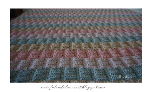 Interesting crochet baby blanekt pattern