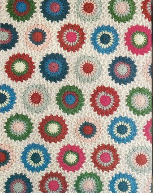 Afghan with round motifs and interesting joining 3