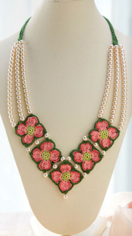 pink-dogwood-crochet-necklace-pattern