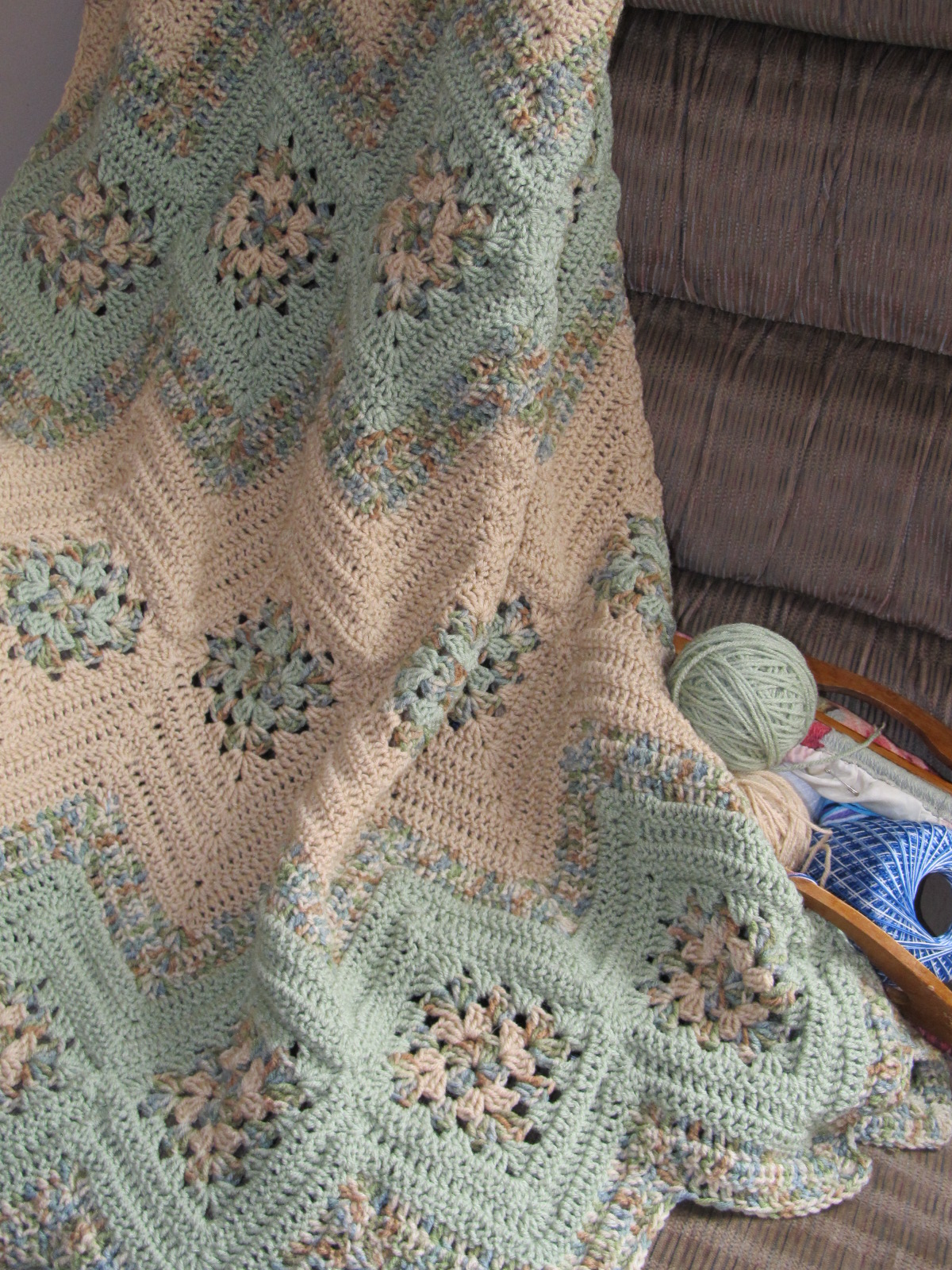 Grannies And Ripples Afghan Free Crochet Pattern ⋆ Crochet Kingdom