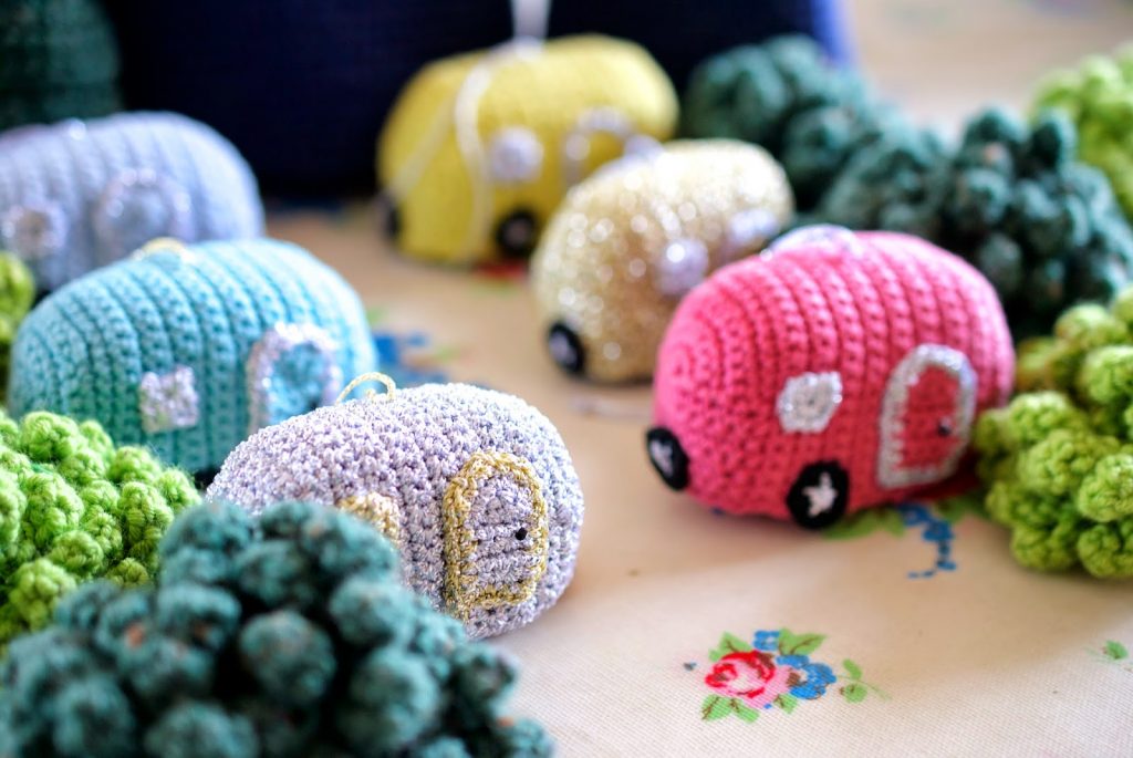 How to Crochet an Advent Christmas Caravan