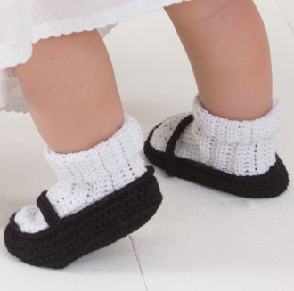 Mary-Jane-Baby-Booties-Free-Crochet-Pattern