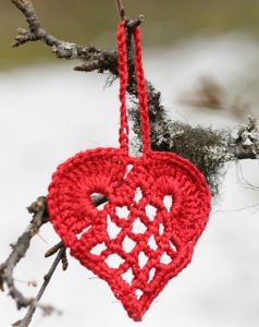 elegant-christmas-heart-ornament-pattern