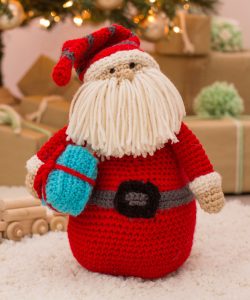 huggable-santa-pillow-free-crochet-pattern