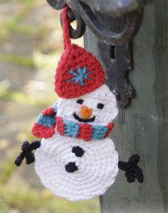 olaf-the-snowman-christmas-crochet-ornament