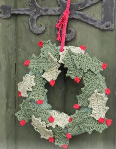 open-for-christmas-holly-leaf-wreath-crochet-pattern