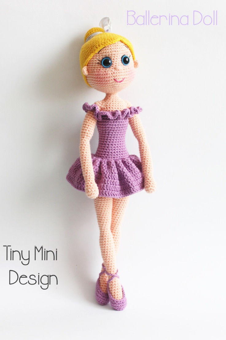 Micro amigurumi ballet. Miniature crochet doll Micro crochet ballet dancer doll Micro amigurumi doll Ballet Dancer Doll on a button