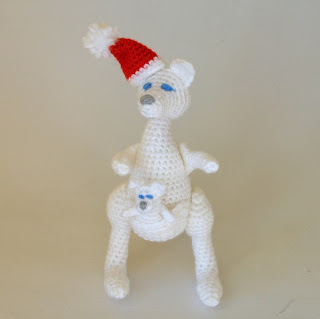 christmas-kangaroo-free-amigurumi-crochet-pattern