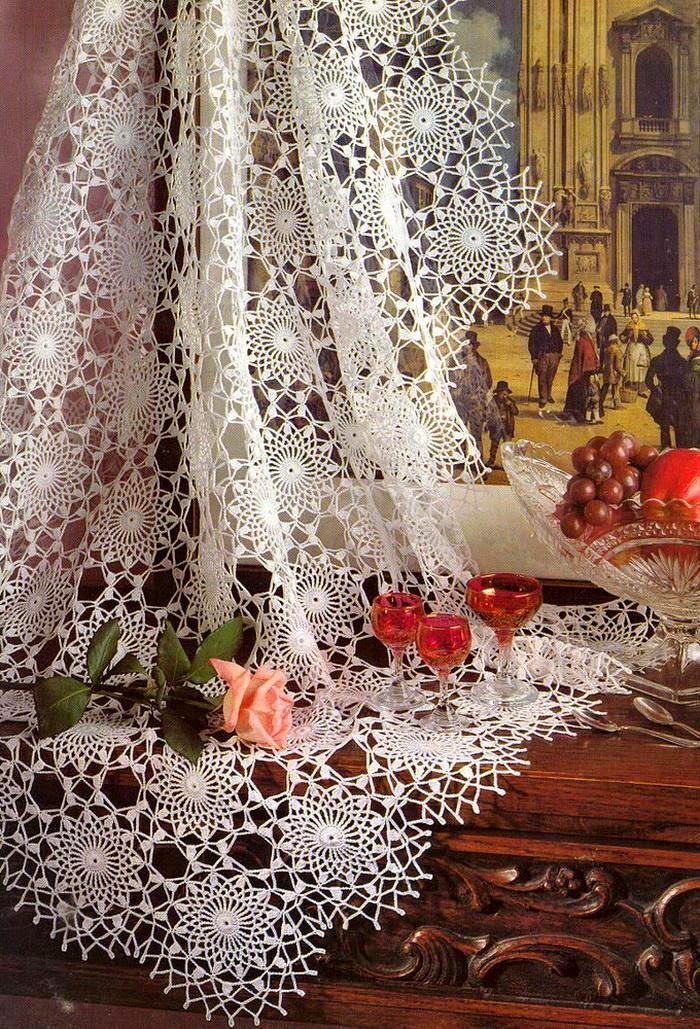 Delciate lace crochet tablecloth