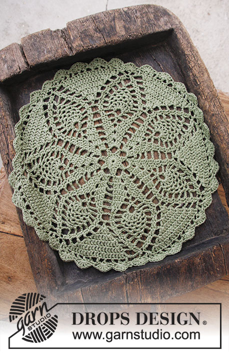 Holiday Servings Free Crochet Christmas Doily Pattern