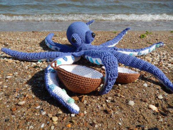 Octopus Paul Free Amigurumi Crochet Pattern