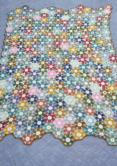 Birds Garden Blanket Free Crochet Pattern. Hexagon motif blanket to crochet.