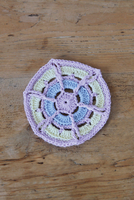 Crochet Along Week. Free hexagonal crochet pattern.