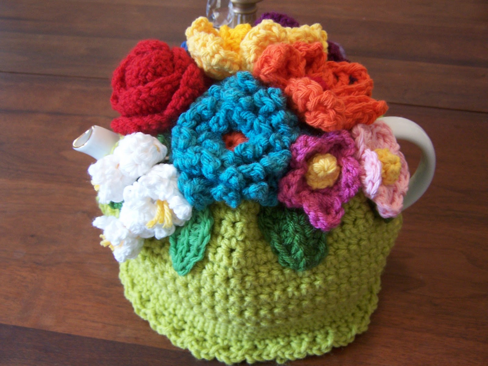 Sweet tea cozy adorned with 3D flowers free crochet pattern