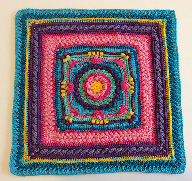 Free Crochet Pattern for Celia Cushion Cover.