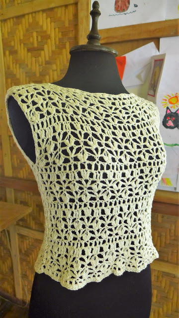 Free Crochet Pattern for White Feathers Top.