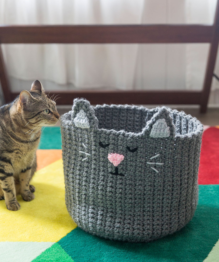 Free Crochet Pattern for a Kitty Toy Basket.