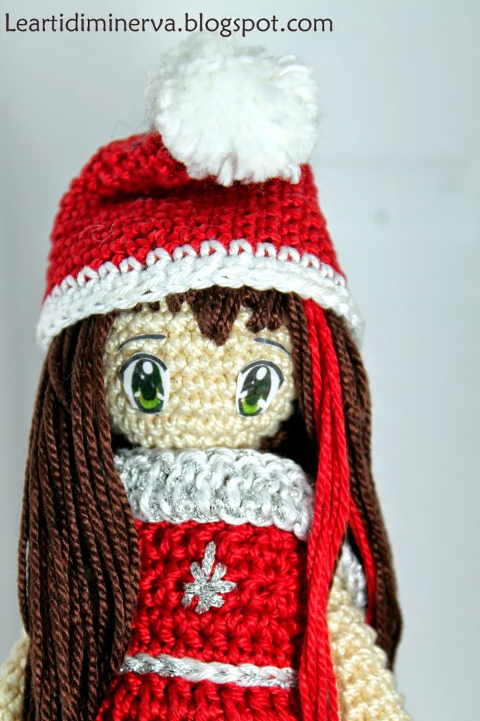 Free Crochet Pattern for a Christmas Doll Amigurumi