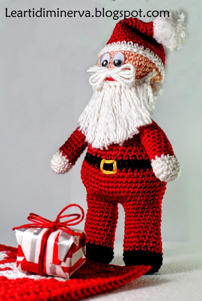 Free Crochet Pattern for a Santa Claus Amigurumi