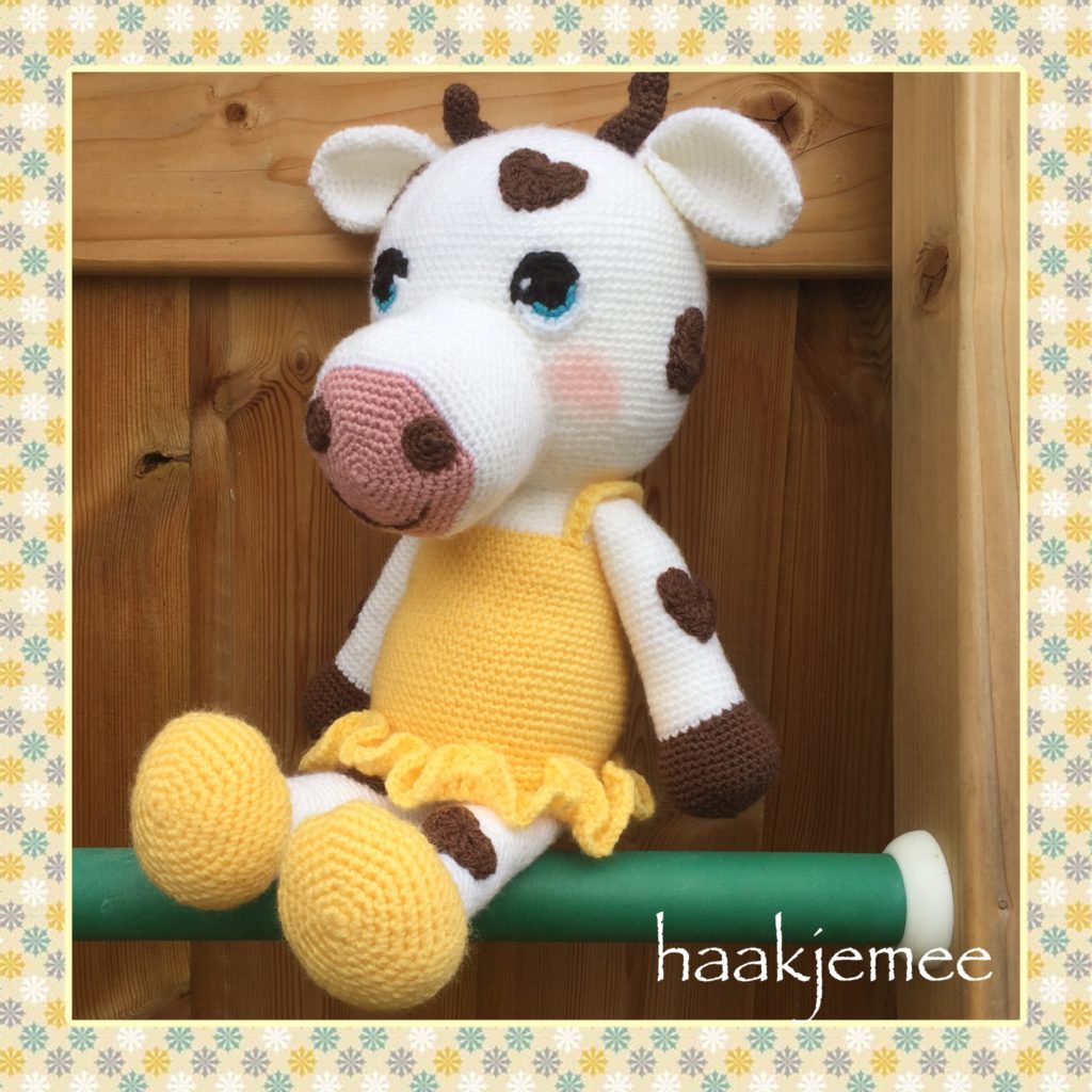 Free Crochet Pattern for a Cow with Hearts