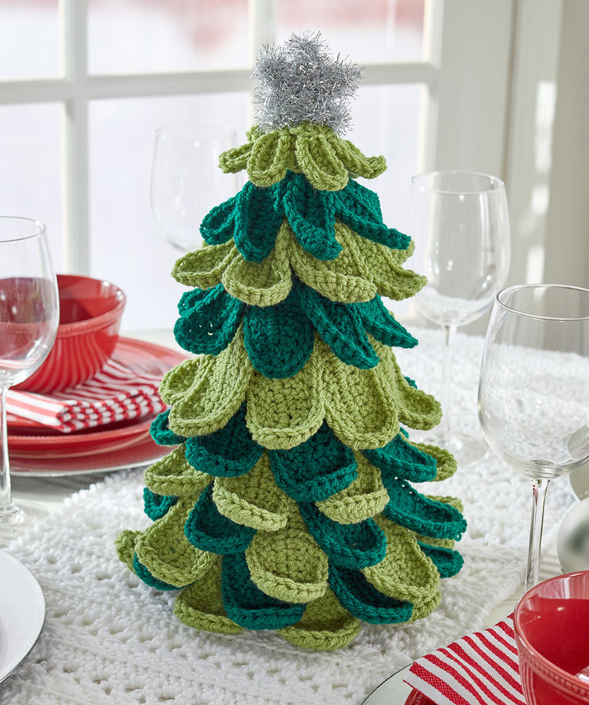 Free crochet pattern for a Christmas tree. Christmas crochet pattern! #crochet #freecrochet #freepattern #Christmas #Christmaspattern