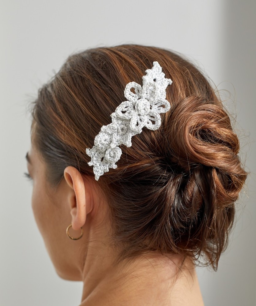 Free Crochet Pattern for a Floral Hair Comb