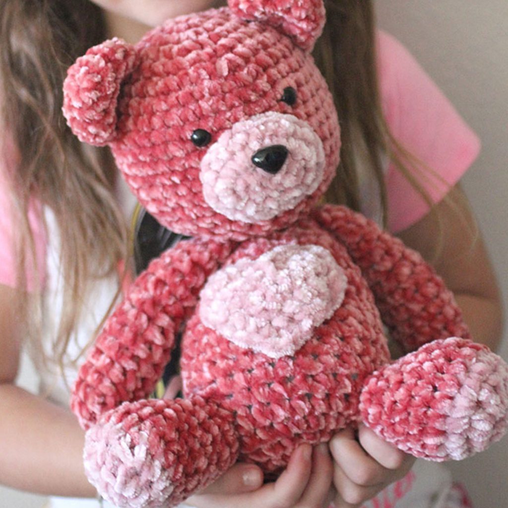 free-knitting-pattern-for-a-teddy-bear-in-velvet-crochet-kingdom