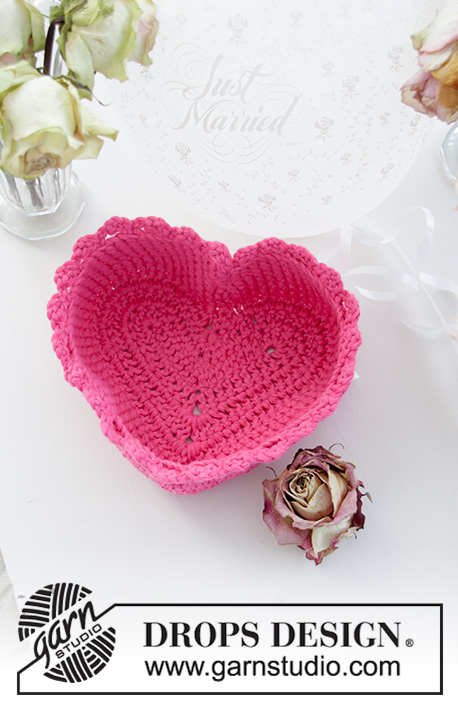 Free Crochet Pattern for a Heart Shaped Basket
