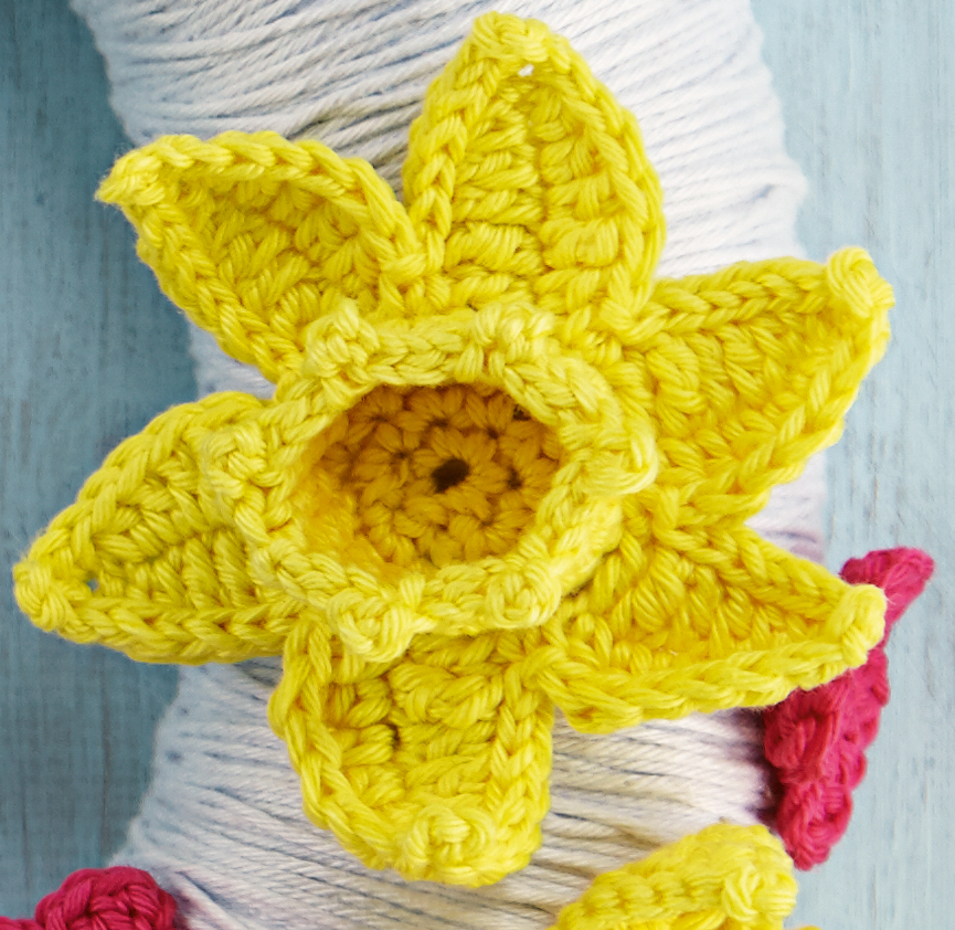 Giant Daffodil Pattern Free Crochet ⋆ Crochet Kingdom