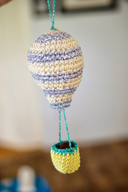 Christmas Decorations: A Mini Hot Air Balloon