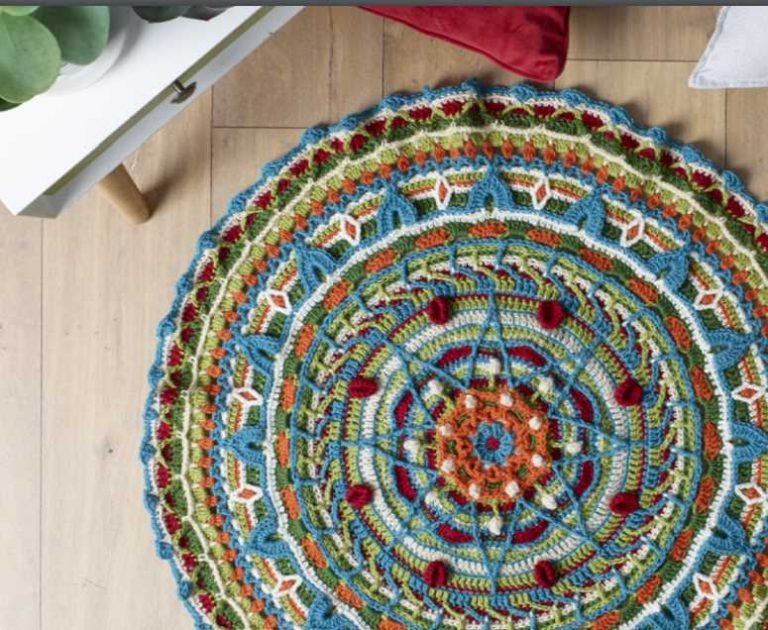Pure Wool 8ply Mandala Rug ⋆ Crochet Kingdom