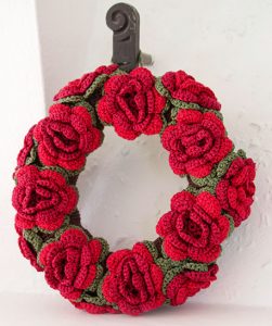 Christmas in Bloom Crochet Wreath Pattern