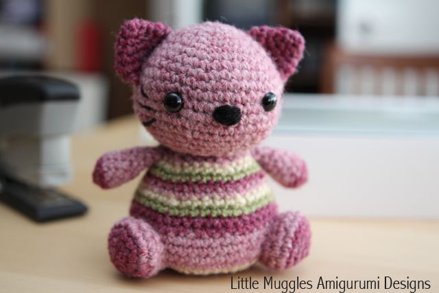 Violet the Kitty free amigurumi pattern