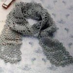 Pretty pineapple lace scarf to crochet