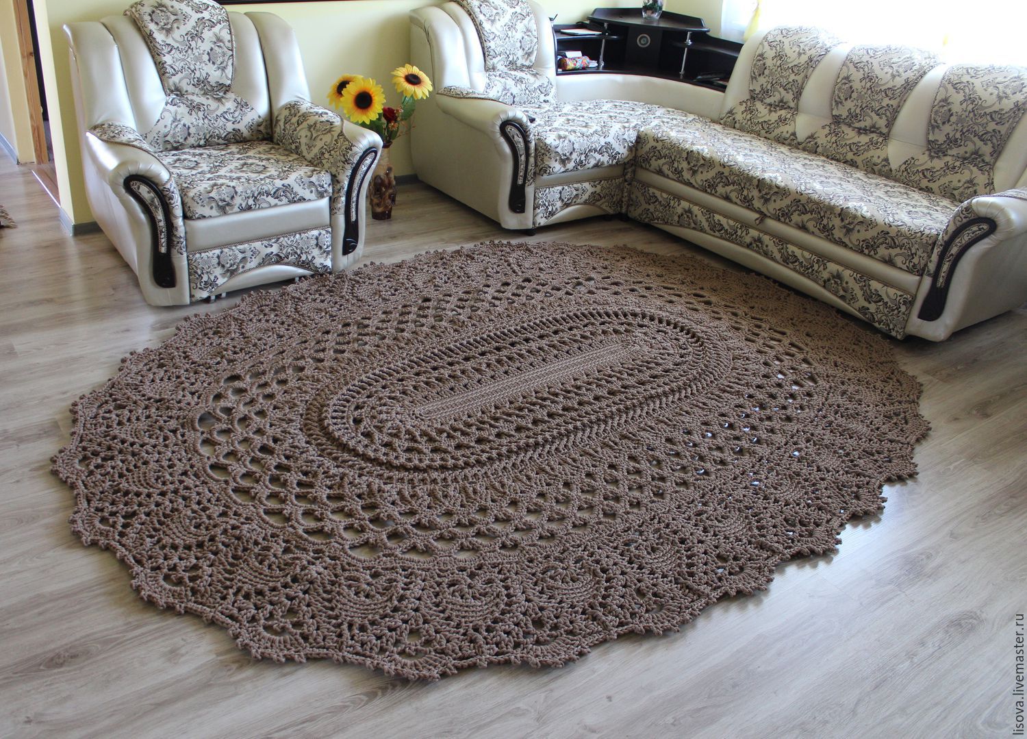Free Crochet Pattern for a Large Oval Rug ⋆ Crochet Kingdom