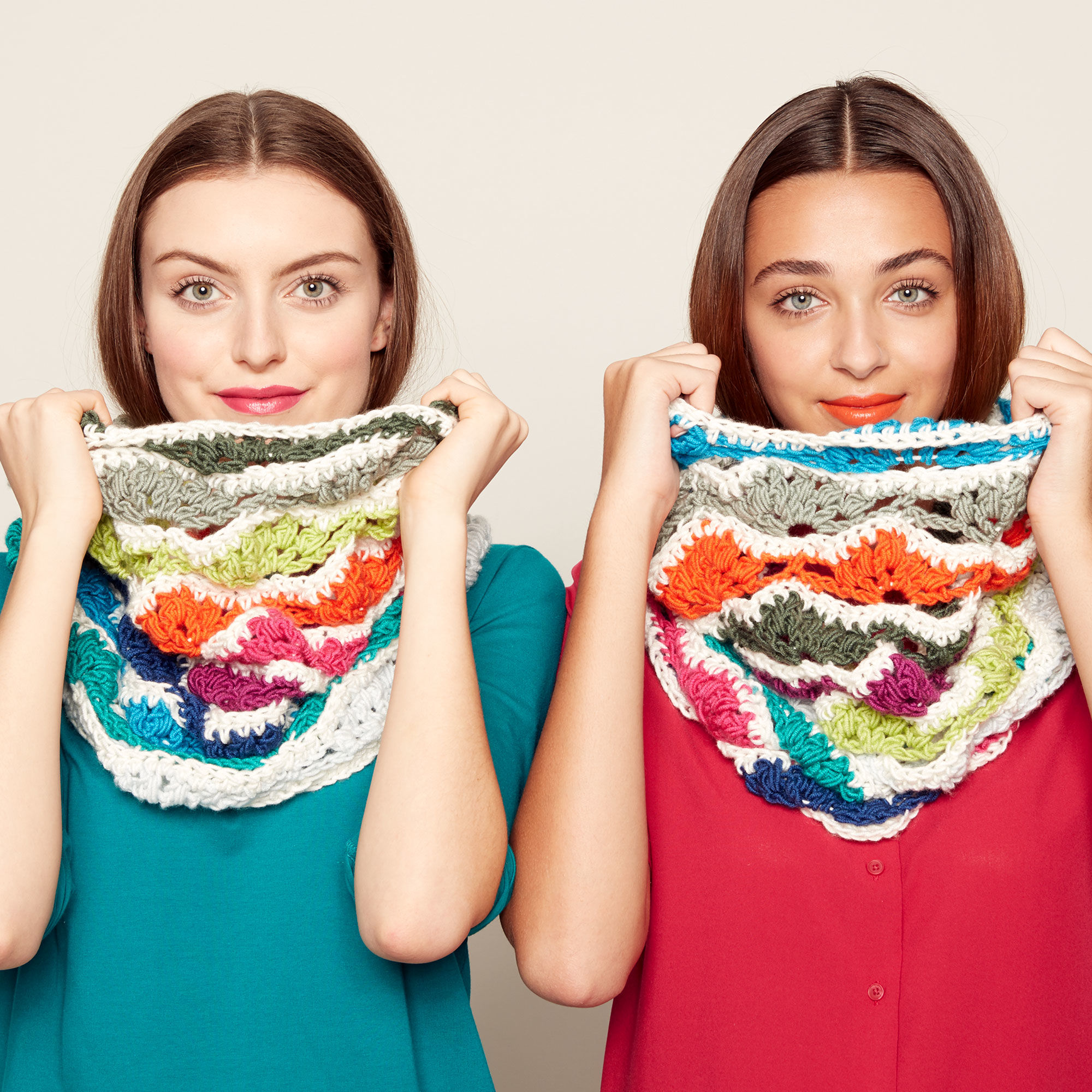 Free Crochet Pattern for a Rainbow Chip Pantone Cowl