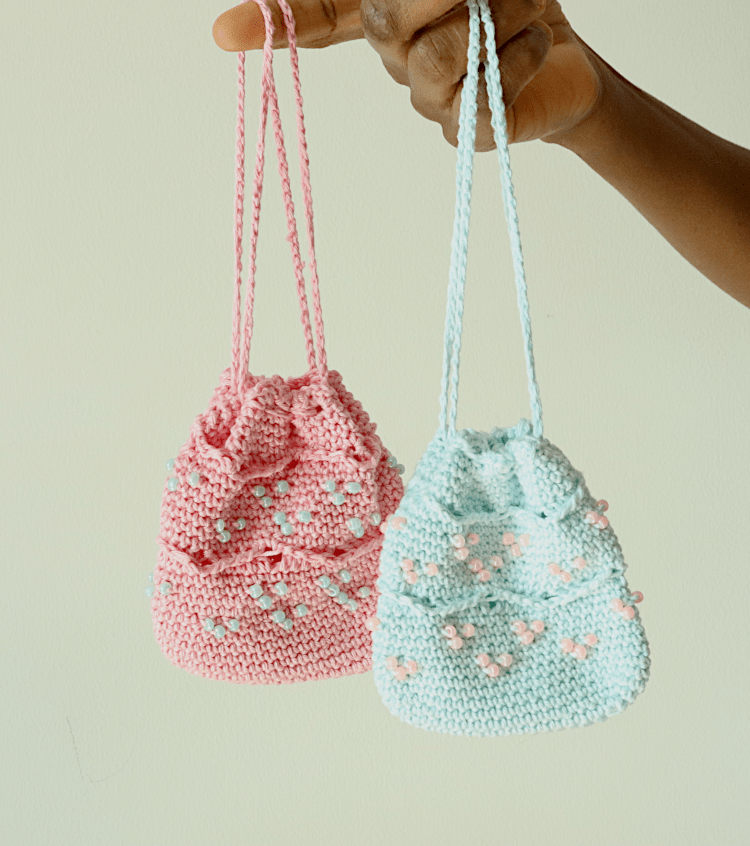 Free Crochet Pattern for a Beaded Mini Drawstring Pouch