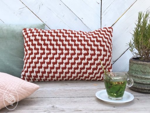 Free Crochet Pattern for a Chevron Cushion