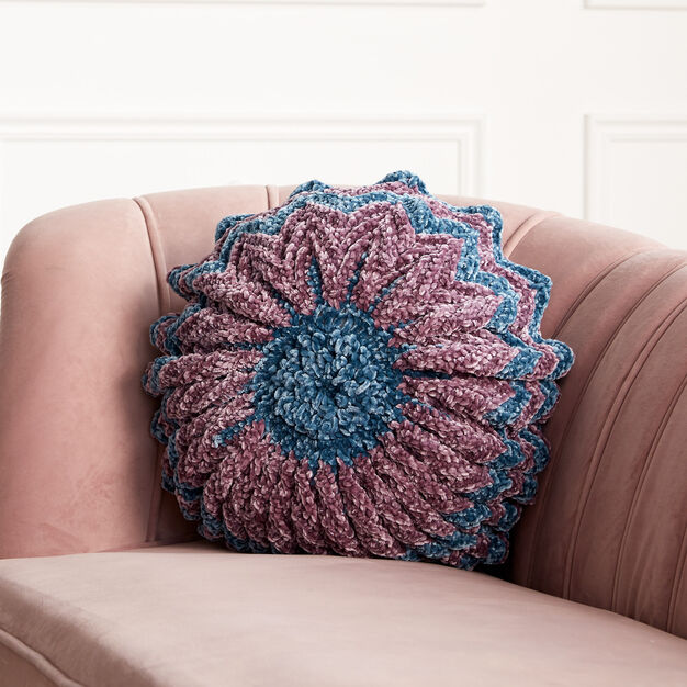 Free Crochet Pattern for a Round Pleated Pillow