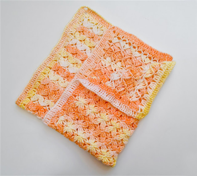 Free crochet for a Little Lily Nap Baby blanket pattern
